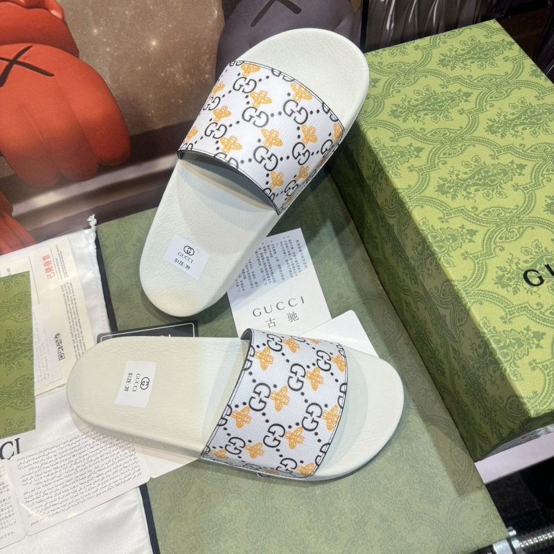 G*u*i slippers